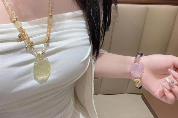 八字水多的女性佩戴什么饰品可以旺财呢