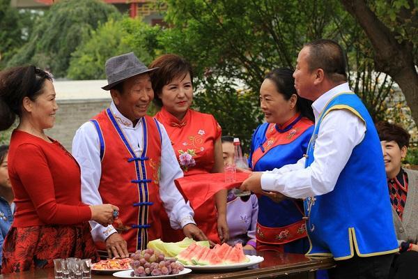 锡伯族的传统节日和风俗习惯有哪些？