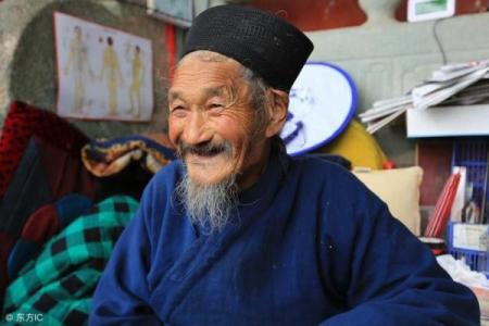 表姐拿着我和堂妹的生辰八字去算命，结果却被算命的骂了！
