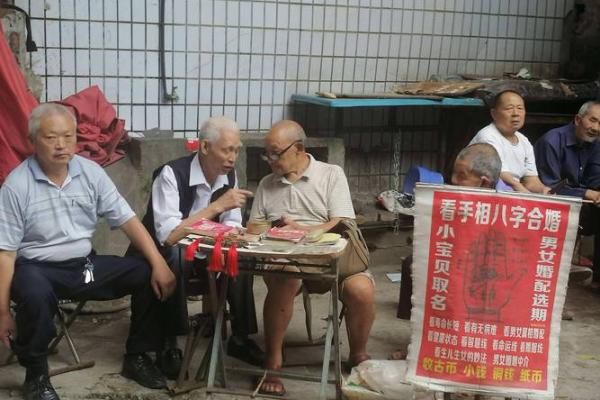 算命先生借宿，男子询问女儿命运，先生：给人做妾的命