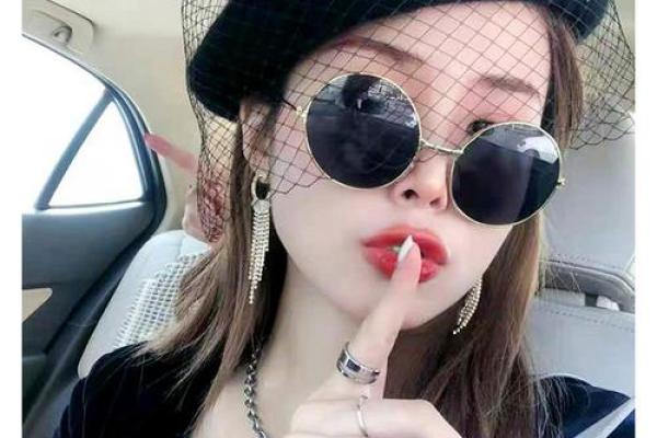 人脸拍照算命女